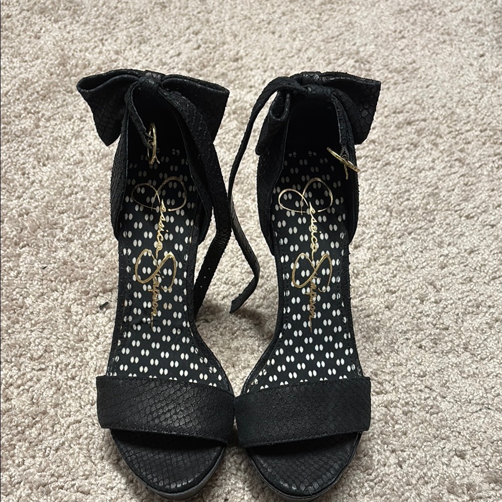 Vintage Jessica Simpson Black Heels with stiletto Heel and bow back detail
